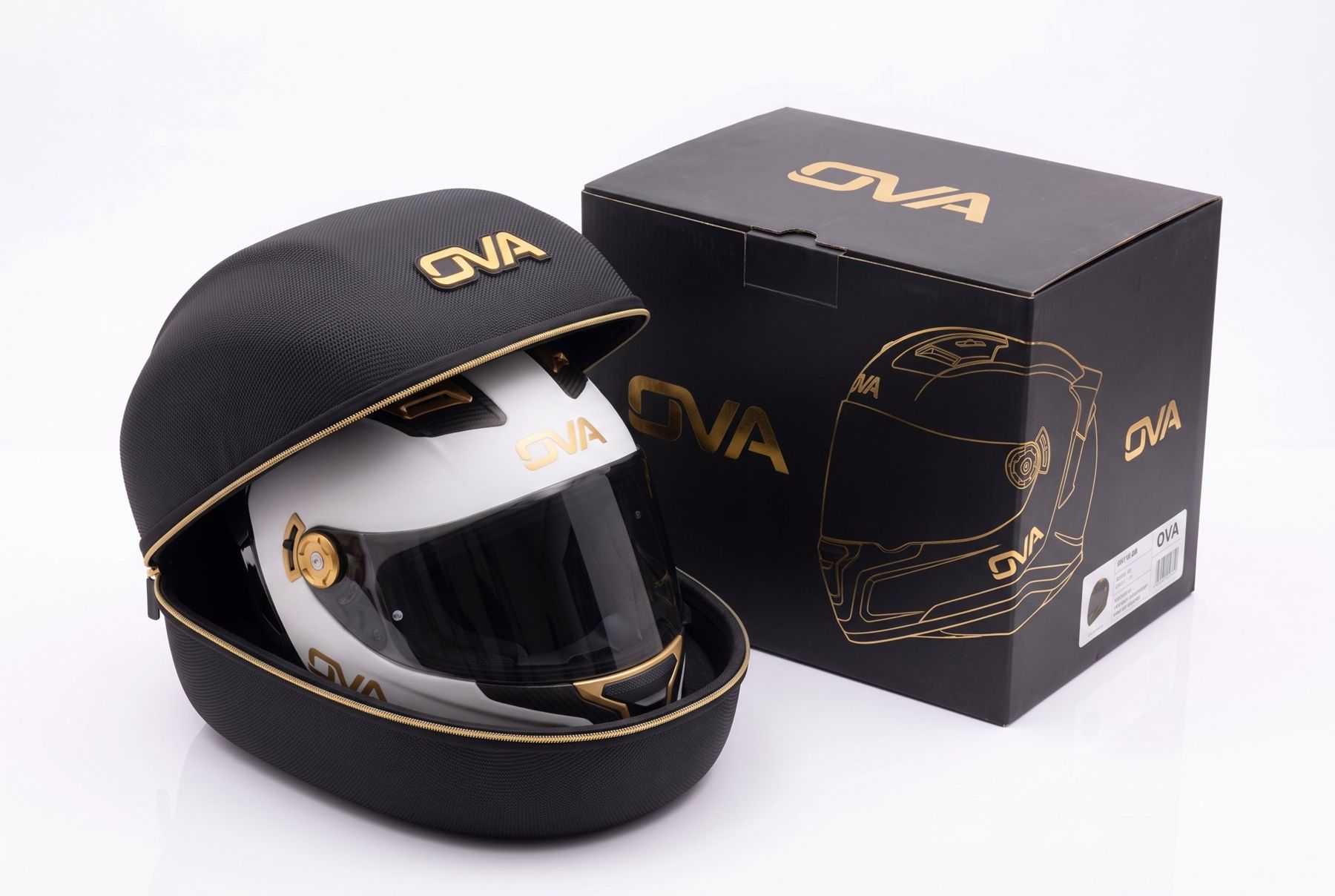 ハードケースに入ったOVAヘルメットとボックス